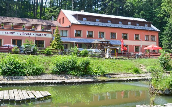 Hotel stojí v krásném, klidném prostředí
