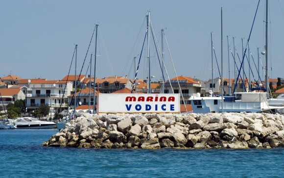 Vodice jsou pravé přístavní městečko se vším všudy