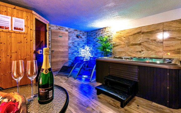 Dopřejte si relaxaci v privátním wellness, vířivka