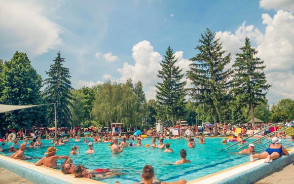 Termálne kúpalisko Bogacs je s areálom hotela prepojené