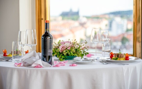 Sky Tower, Hotel International Prague ****