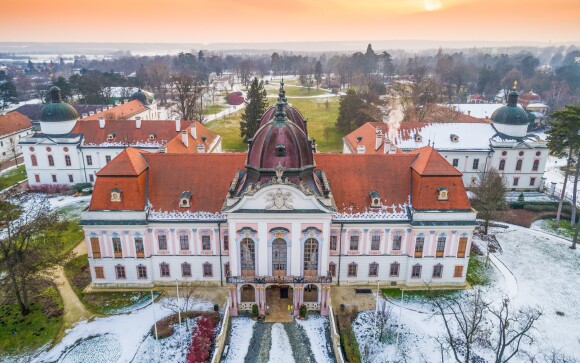 Krásný zámek Gödöllő je jen 500 m od hotelu