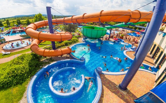 Užijte si celodenní vstup do aquaparku s tobogány