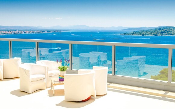 Sky bar s výhľadom na more, Hotel Punta ****, Chorvátsko