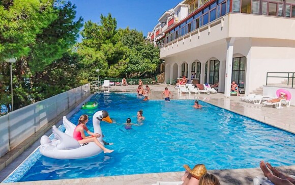 Hotel Zagreb *** v letovisku Karlobag, Chorvatsko