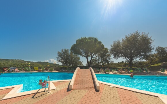 Medencék, Villaggio Colombo, Andorra, Liguria, Olaszország