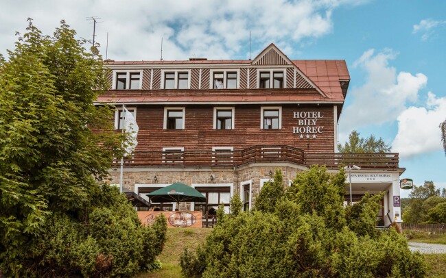 Harrachov u atrakcí a s wellness centrem