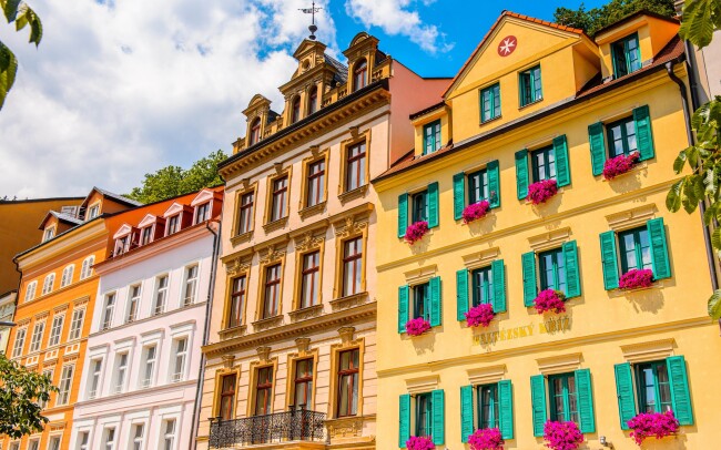 Karlovy Vary v centru se vstupem do muzeí