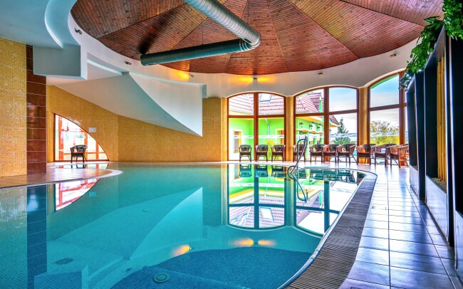 Velký Meder u lázní s neomezeným wellness