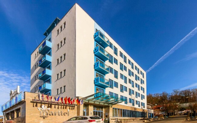 Karlovy Vary v blízkosti kolonád i lázní v Hotelu Marttel *** se snídaní a vstupenkou do dvou muzeí + sleva