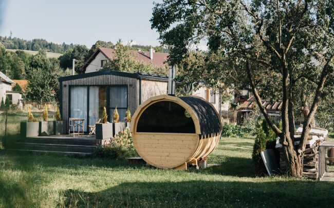 Liptov: Nevšední pobyt v Bungalov & Tinyhouse na liptovskom vidieku se snídaněmi, saunou a bazénem + hřiště