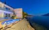 Vonkajší bazén večer, Hotel Vega ***, Malcesine, Taliansko