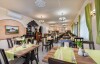 Restaurace interiér, Gosztola Gyöngye Hotel, Gosztola, Lenti, Maďarsko