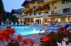 Medence alkonyatkor, Alle Dolomiti Boutique Lake Hotel ****, Molveno