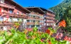 Virágokkal díszített szállodaépület, Ferienhotel Alber ***, Mallnitz, Alpok, Ausztria