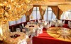 Luxusní prostory restaurace vás vrátí do dob první republiky