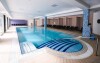 Hotel má své wellness centrum a nechybí ani vnitřní bazén