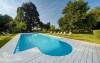 Během horkých dní si užijte také krásný venkovní bazén