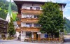 Hotel Kirchenwirt najdete v centru idylického městečka Zell am Ziller