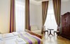 Hotel nabízí ubytování v různě stylizovaných světlých pokojích