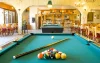 Vo voľnom čase si môžete zahrať trebárs billiard