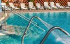 Užijte si koupání v bazénech s termální vodou přímo v hotelu