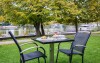 Soukromá zahrada pro stolování i relax venku u Dunaje