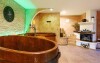 Pivní koupel ve wellness, Hotel Beskyd, Beskydy