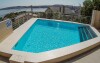 Venkovní bazén, Apartmány Kathy, Chorvatsko