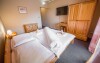 A szálloda kényelmesen berendezett szobái