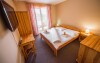 A szálloda kényelmesen berendezett szobái