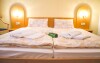 Ubytování je zajištěno v komfortně vybavených pokojích