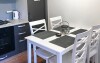 Každý apartmán má zařízenou kuchyni