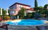A kerttel körülvett Villa Dora saját medencével rendelkezik