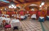 A szálloda éttermében hagyományos magyar fogásokkal várják