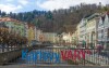 Karlovy Vary plné kolonád a léčebných pramenů