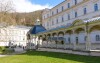 Karlovy Vary plné kolonád a léčebných pramenů