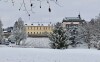 Zámecký hotel Zbiroh je obklopený zelení