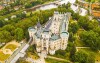 A Hluboká nad Vltavou vár mindössze 700 méterre található a szállodától