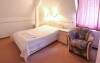  Dvoulůžkový pokoj s manželským lůžkem a vanou, Hotel Hořec