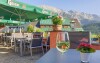 Élvezze a napsütést a teraszon, Hotel Tauplitzerhof