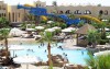V areálu hotelu najdete několik bazénů