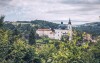 Křtiny-kastély a Morva-karszt közelében
