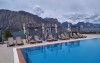 Napozóágyakkal ellátott medence, Hotel Sole ***, Malcesine, Olaszország