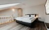 Tetőtéri szállodai szoba, Sonnenhotel Bayerischer Hof, Waldmünchen, Németország