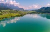 Jazero Kalterer See (Lago di Caldaro) v Južnom Tirolsku v Taliansku