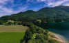 Privátní pláž, jezero Hintersee v rakouské oblasti Salcbursko