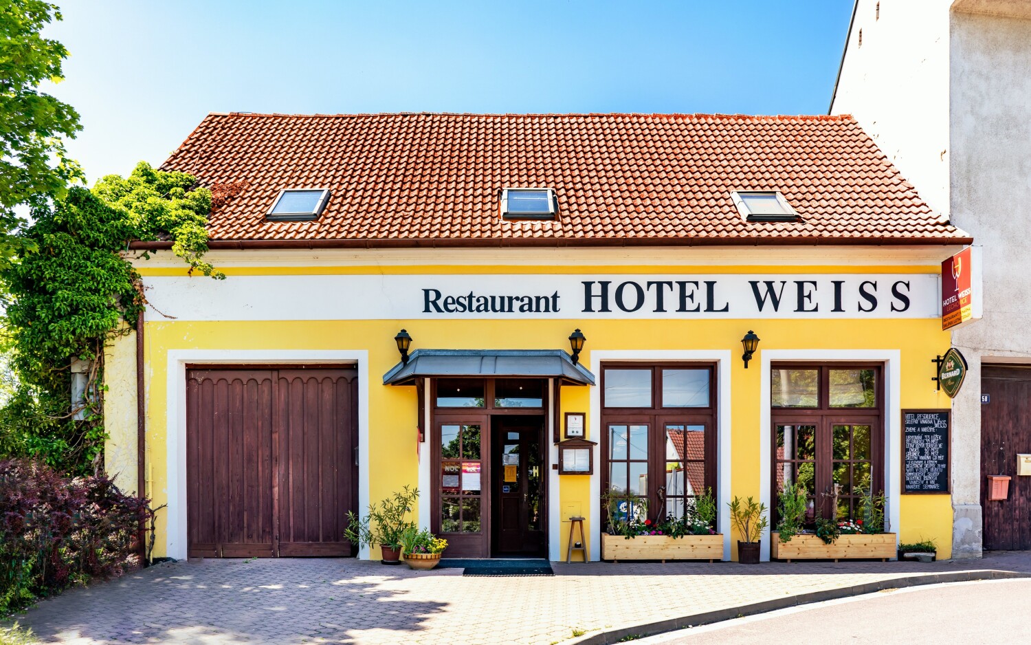 Hotel Weiss *** TRAVELKING