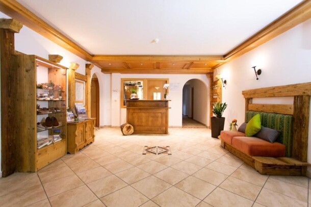 Recepce, Almhotel Bergerhof, Sarntal, Itálie 