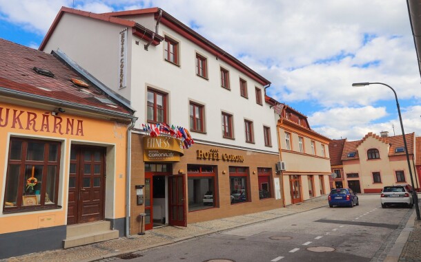 Hotel Corona najdete v městečku Kaplice, jižní Čechy
